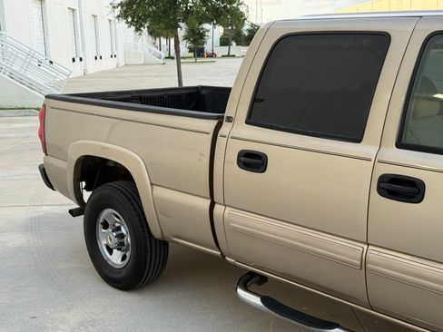 Used 2004 Chevrolet Silverado 2500 LS RWD image 56