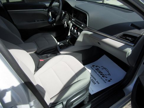 Used 2019 Hyundai Elantra SE image 23