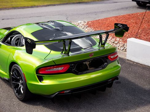 Used 2017 Dodge Viper GTC image 29