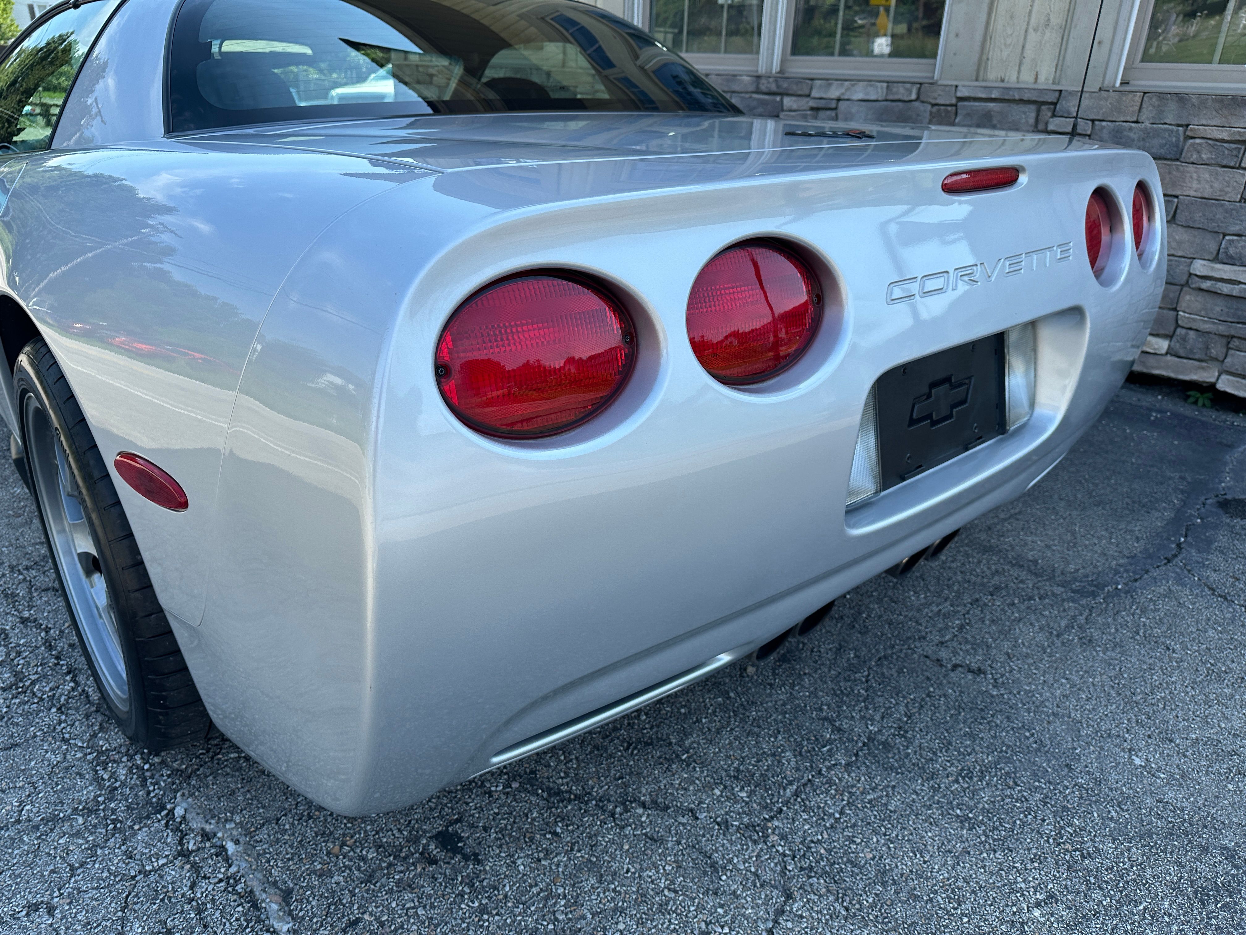 Used 2001 Chevrolet Corvette Z06 Coupe RWD image 8