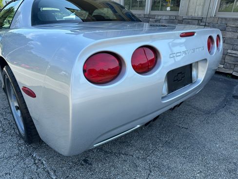 Used 2001 Chevrolet Corvette Z06 Coupe RWD image 8