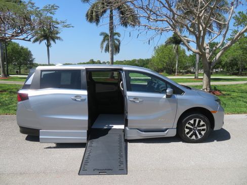 Used 2026 Honda Odyssey EX-L image 2