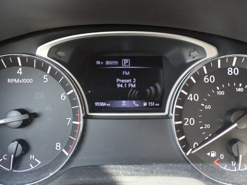 Used 2019 Nissan Pathfinder SL image 29