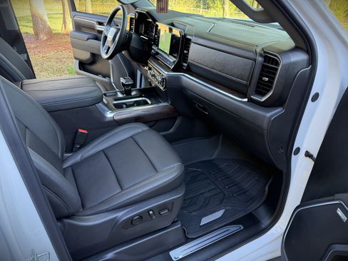 Used 2025 GMC Sierra 1500 SLT image 28