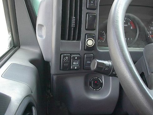 Used 2019 Isuzu NPR RWD image 17