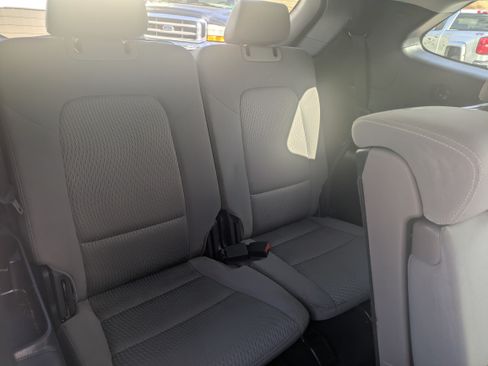 Used 2017 Hyundai Santa Fe SE image 4