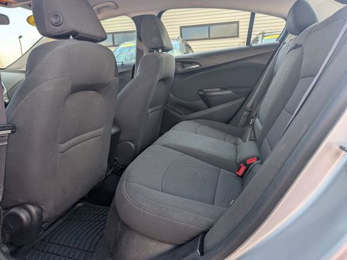 Used 2017 Chevrolet Cruze LT image 8