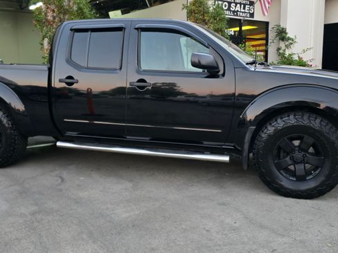 Used 2012 Nissan Frontier SV image 21