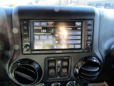 Used 2015 Jeep Wrangler Altitude image 22