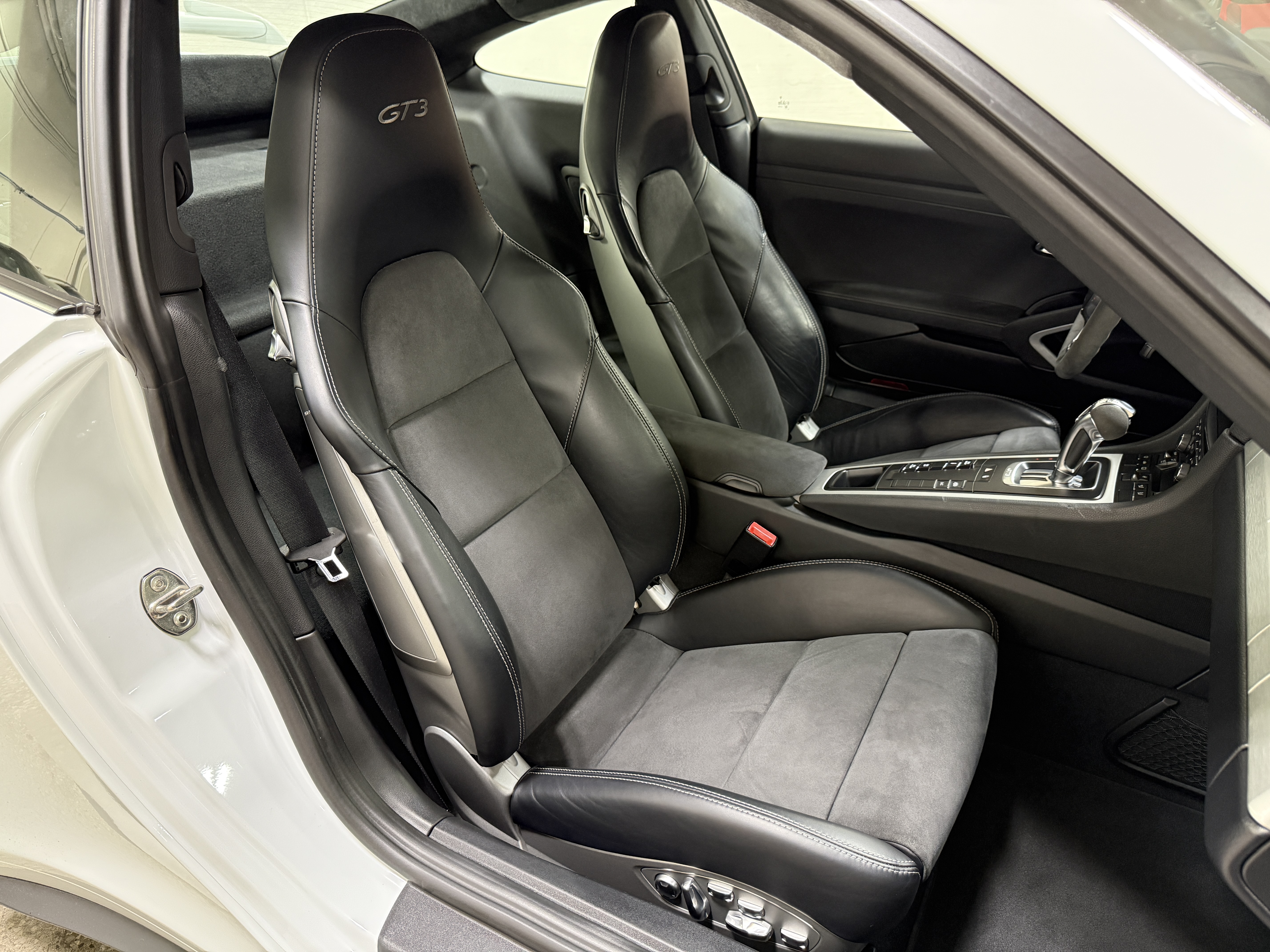 Used 2015 Porsche 911 GT3 RWD image 22