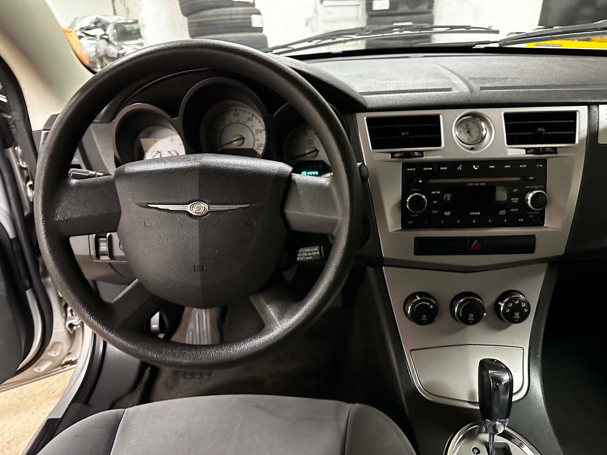 Used 2009 Chrysler Sebring LX FWD image 16