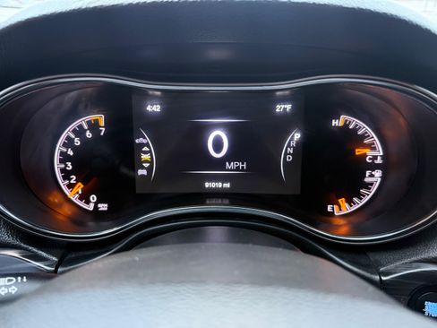 Used 2019 Jeep Grand Cherokee Altitude image 18