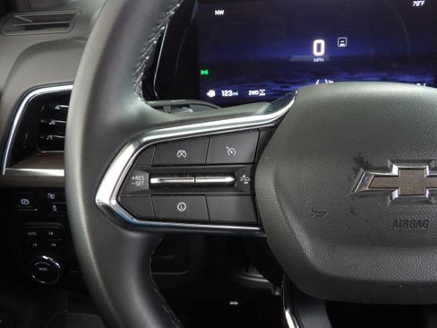 Used 2025 Chevrolet Suburban Z71 image 31