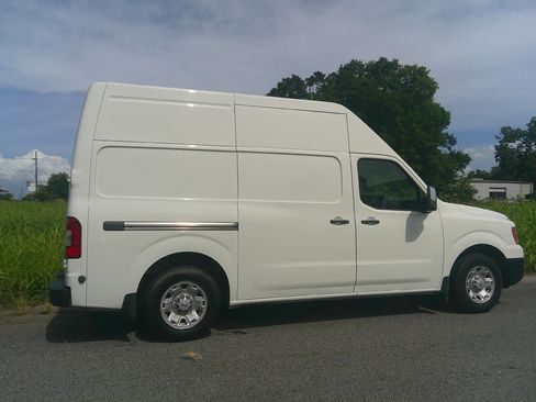 Used 2021 Nissan NV 2500 High Roof RWD image 1