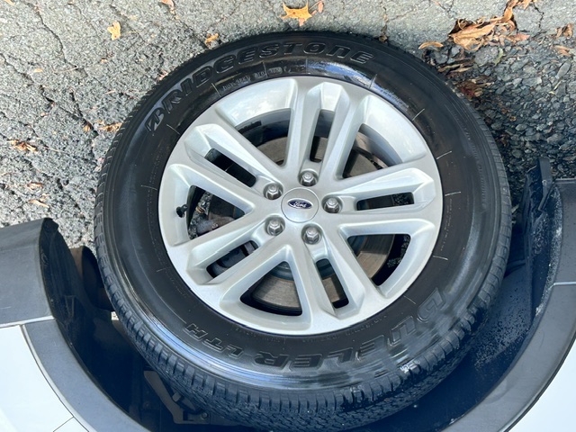 Used 2017 Ford Explorer FWD XLT image 34