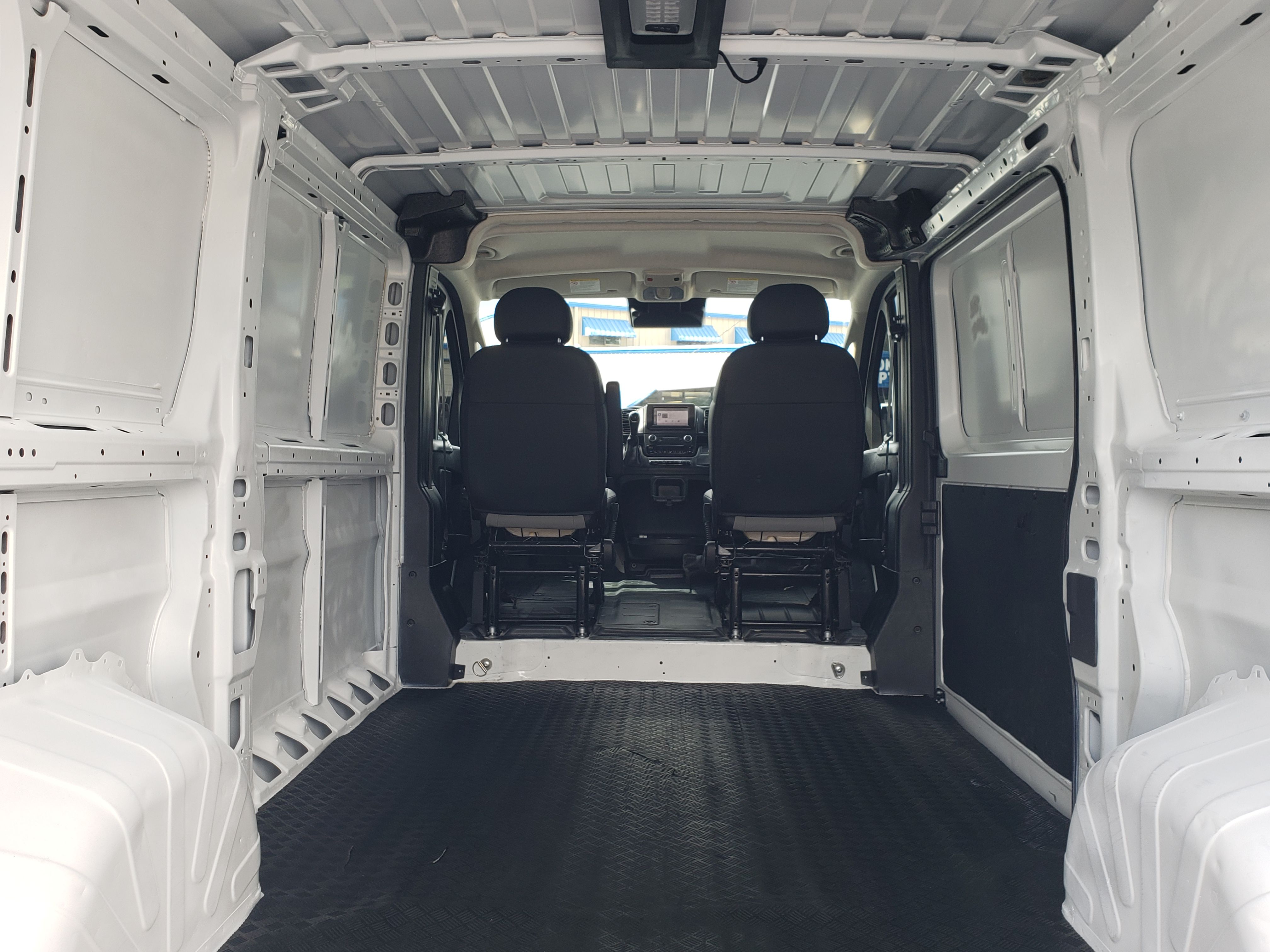 Used 2025 RAM ProMaster 2500 136 FWD image 9
