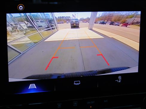 Used 2024 Chevrolet Colorado W/T image 3