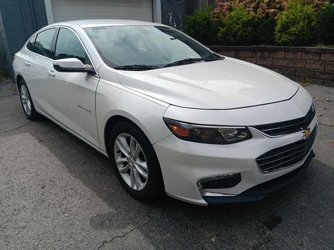 Used 2017 Chevrolet Malibu LT image 6