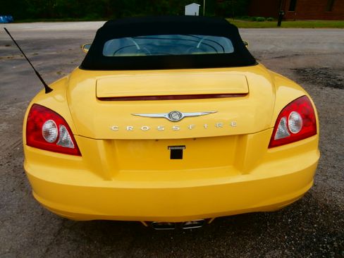 Used 2005 Chrysler Crossfire Limited image 12