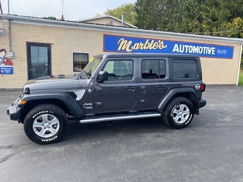 Used 2018 Jeep Wrangler Unlimited Sport image 2