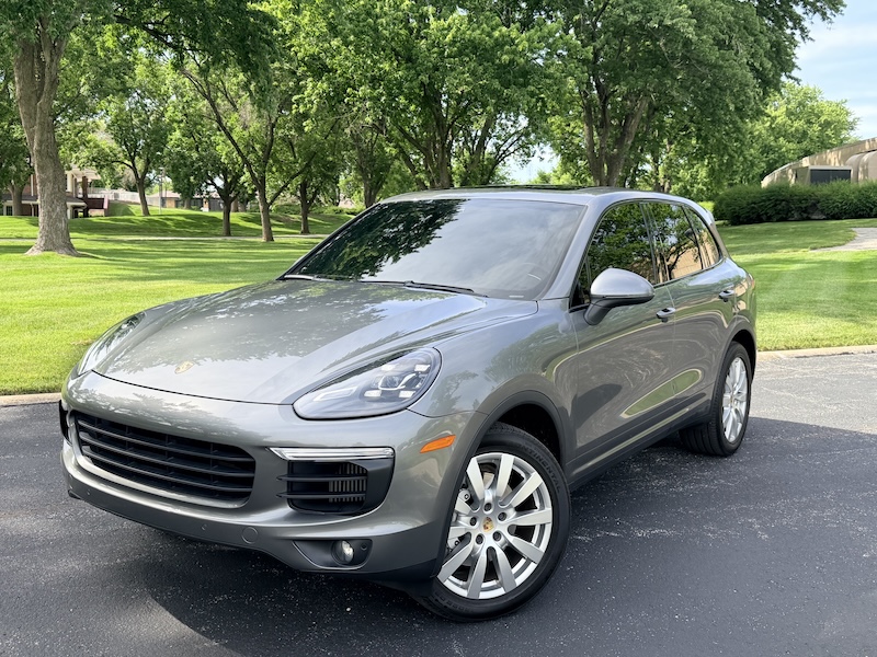 Used 2016 Porsche Cayenne S AWD/4WD image 1
