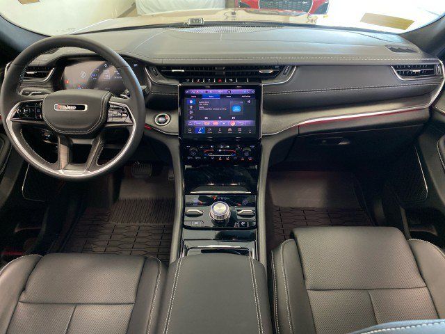 Used 2025 Jeep Grand Cherokee Overland AWD/4WD image 11