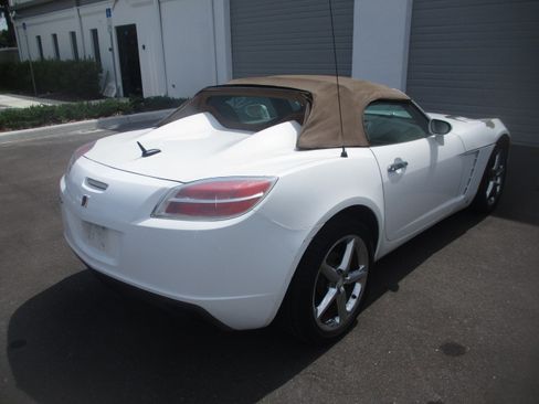 Used 2009 Saturn Sky image 9