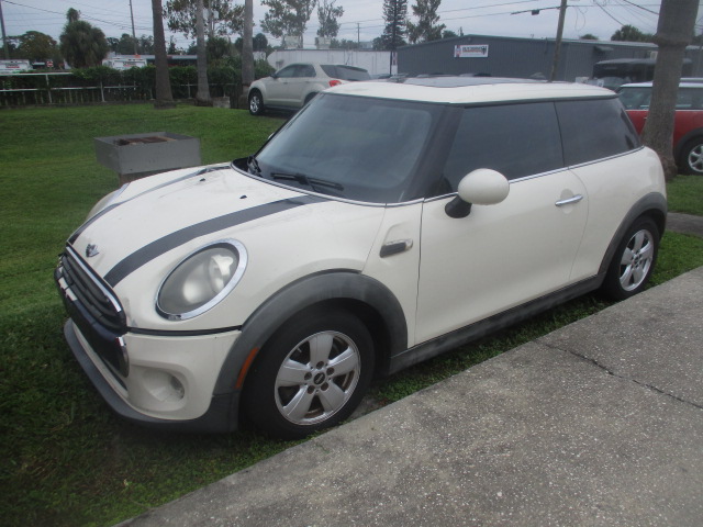 Used 2014 MINI Cooper 2-Door Hardtop FWD image 2