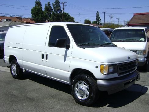 Used 2001 Ford E-350 and Econoline 350 Super Duty RWD image 3