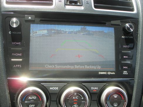 Used 2017 Subaru Forester 2.5i Touring AWD/4WD image 7