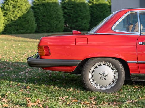 Used 1987 Mercedes-Benz 560 SL image 16