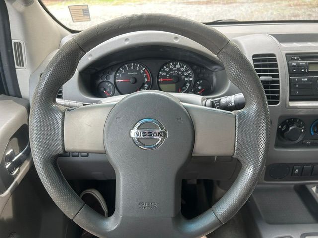 Used 2012 Nissan Frontier 2WD Crew Cab image 9