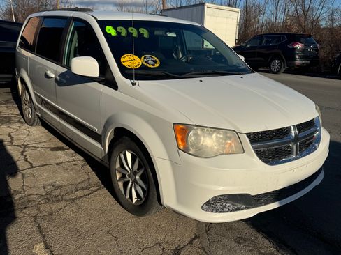 Used 2014 Dodge Grand Caravan SXT image 3