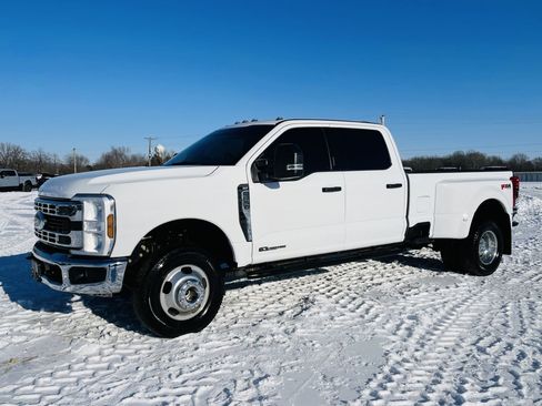 Used 2024 Ford F350 XLT image 1