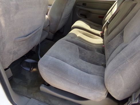 Used 2005 Chevrolet Avalanche LS image 12