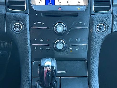 Used 2017 Ford Taurus SEL image 32