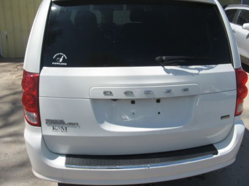Used 2011 Dodge Grand Caravan Mainstreet image 5