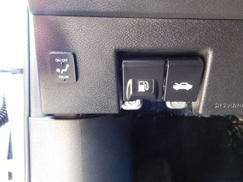 Used 2024 Nissan Kicks S image 11