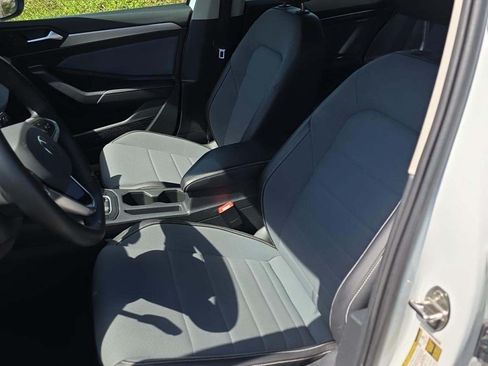Used 2025 Volkswagen Jetta SE image 5