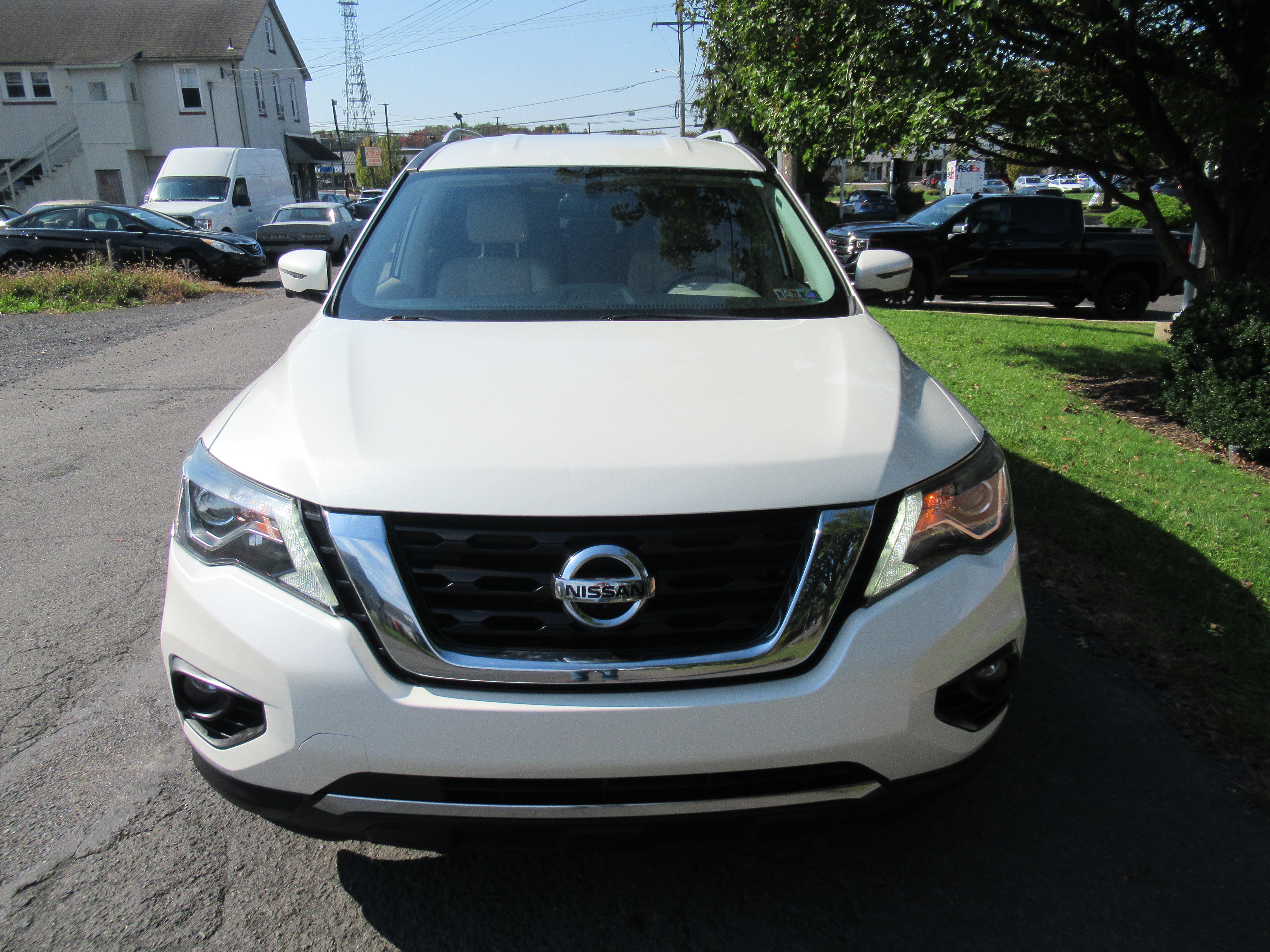 Used 2018 Nissan Pathfinder 4WD SL image 3