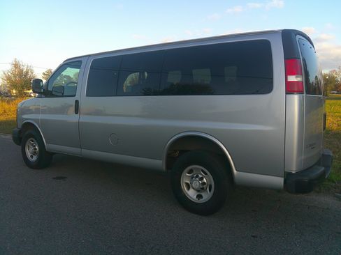 Used 2019 Chevrolet Express 3500 LS image 5
