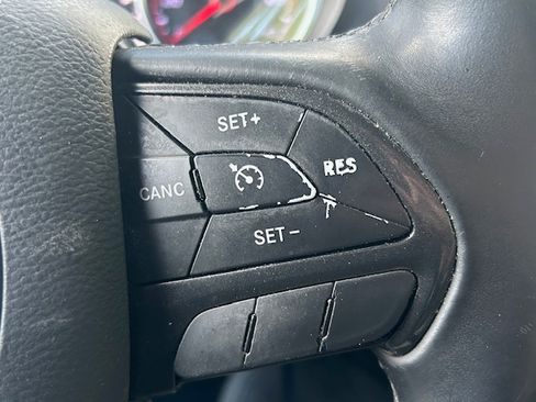 Used 2015 Dodge Charger SE image 10