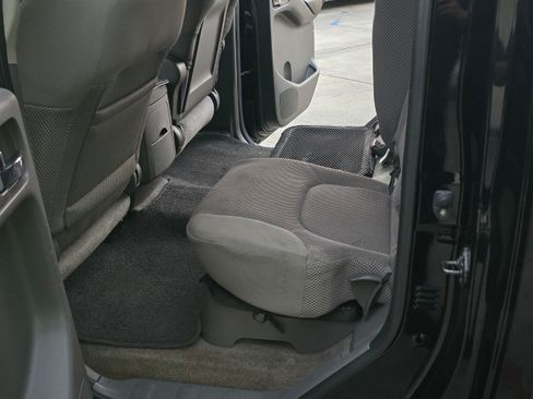 Used 2012 Nissan Frontier SV image 36