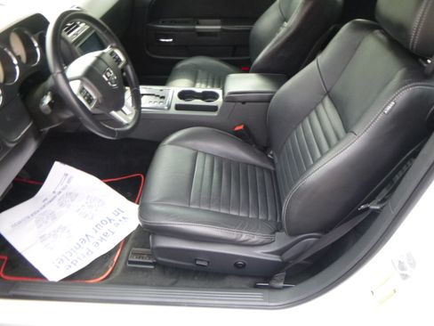 Used 2011 Dodge Challenger R/T image 10