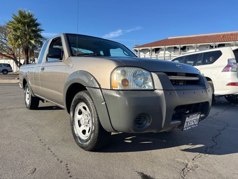 Used 2004 Nissan Frontier XE image 12