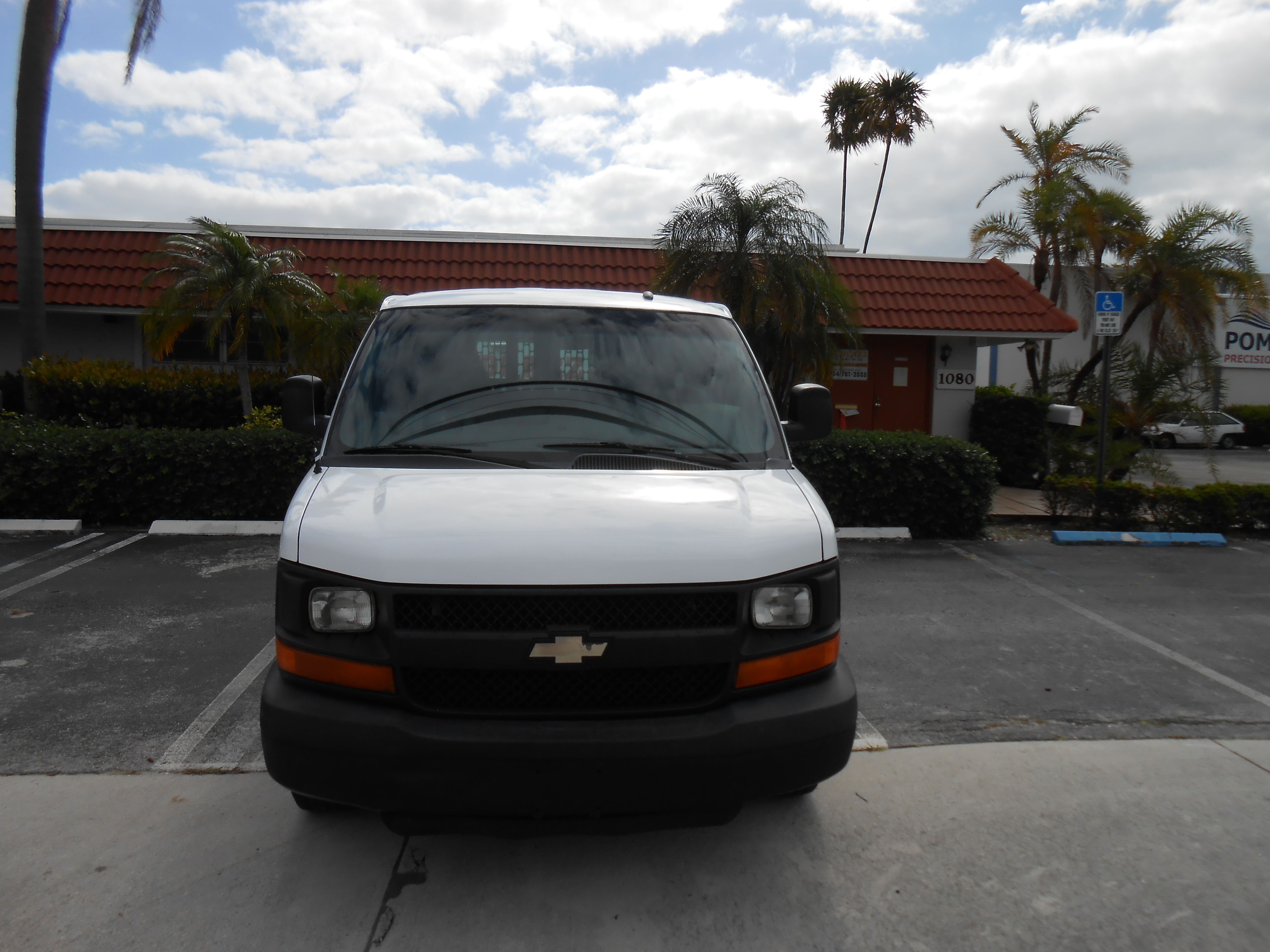 Used 2015 Chevrolet Express 2500 RWD image 9