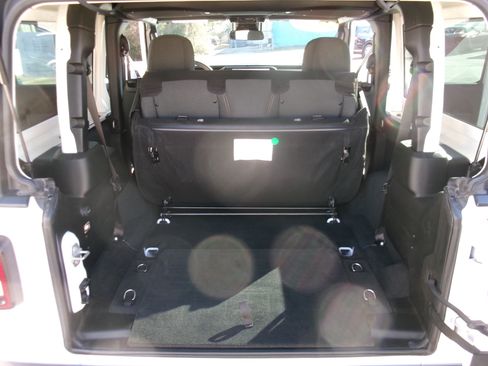 Used 2024 Jeep Wrangler Sport S image 17