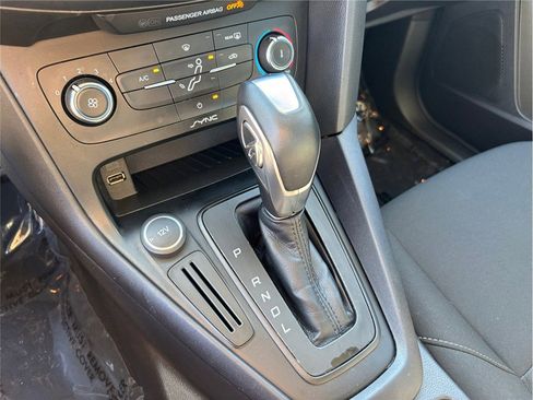 Used 2015 Ford Focus SE image 26