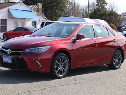 Used 2017 Toyota Camry XSE image 3