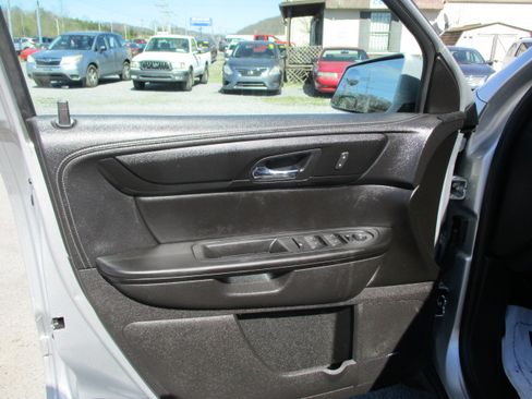 Used 2013 Chevrolet Traverse LT image 18